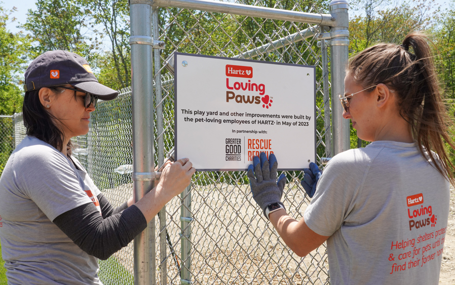 Hartz loving paws volunteers at work building a new dog play yard